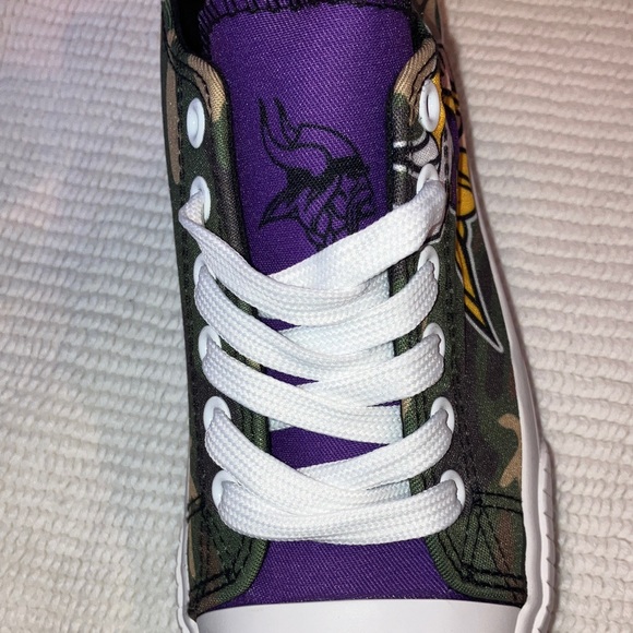 MN Vikings women’s camo canvas shoes size 7 NWT - Picture 3 of 6